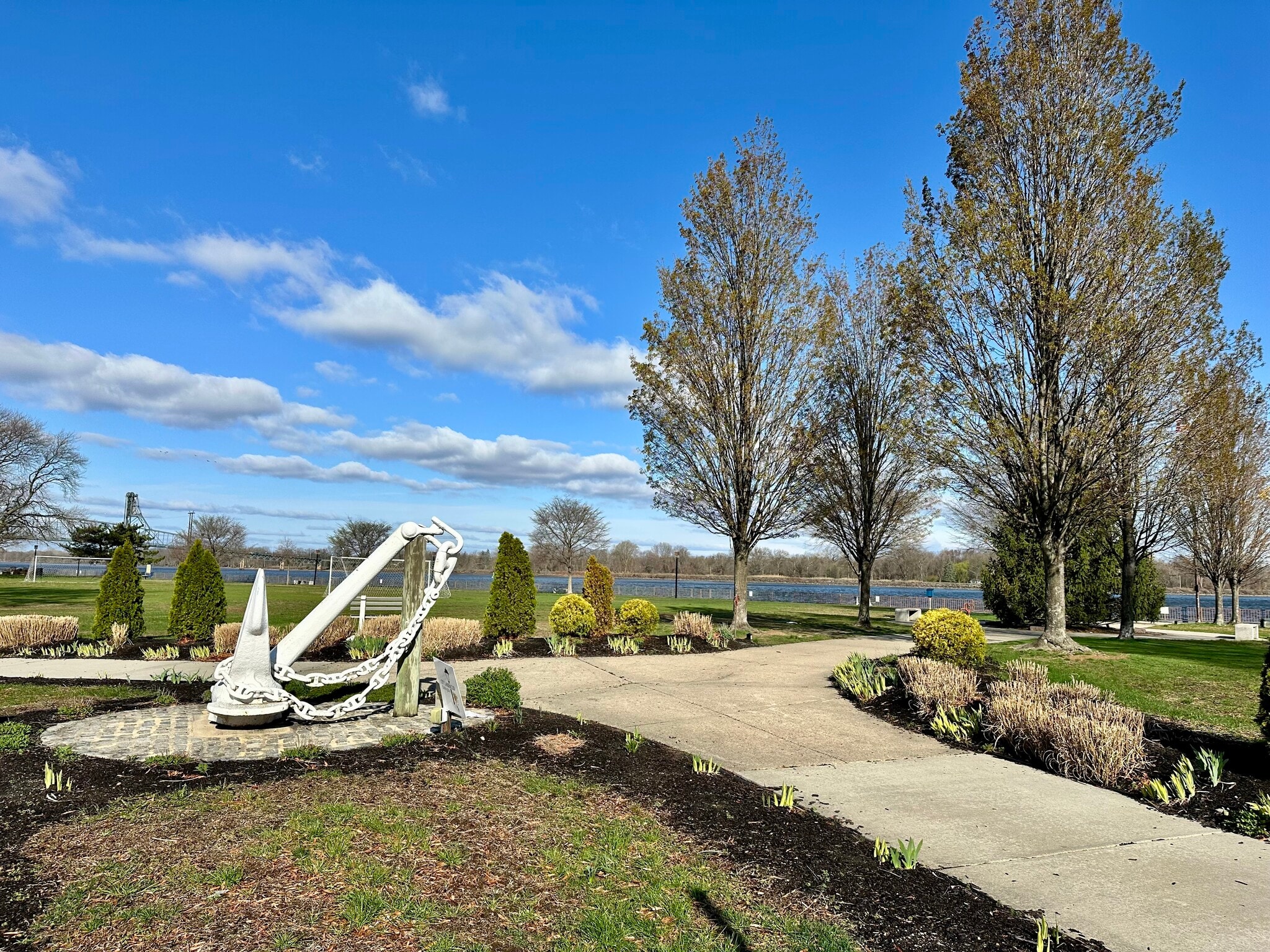 Scenic riverfront promenade just a 5-minute walk, ideal for jogging, relaxing, and picnicking. - 328 High St