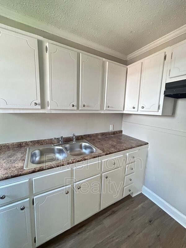 Building Photo - 2142 Henry Cir