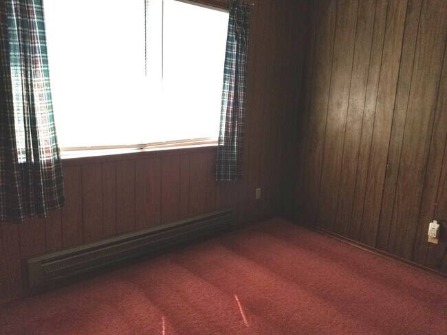 Building Photo - CHRISTMAS SPECIAL - 1/2 OFF DECEMBER RENT