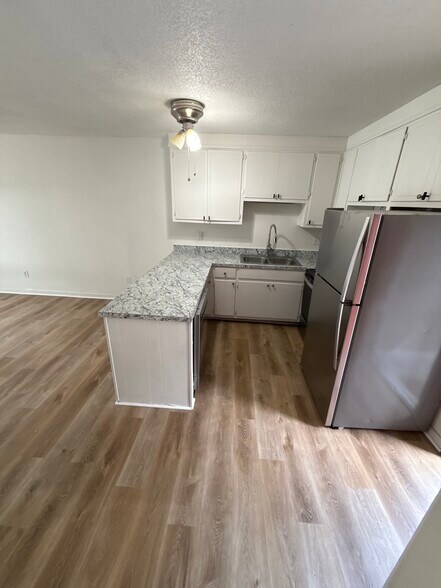 Building Photo - 1326 N Frye Ave