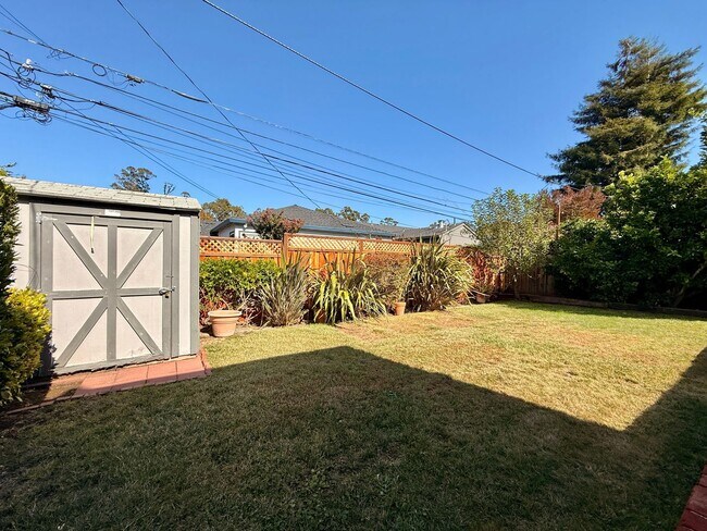 Building Photo - Beautifully Renovated Single-Family Home i...