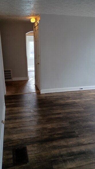 Building Photo - 3683 W 136th St