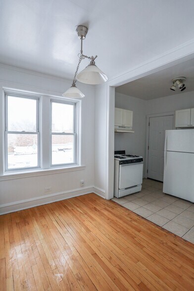 Building Photo - 4520 N Damen Ave