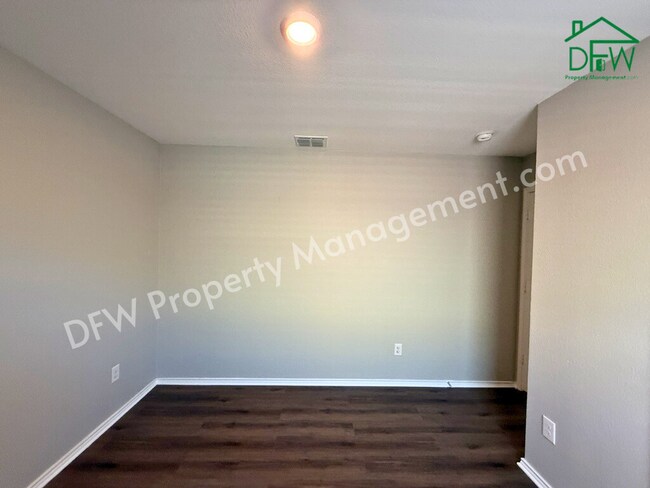 Building Photo - Modern 4-Bedroom Home with Island Kitchen & Spacious Backyard in Princeton!