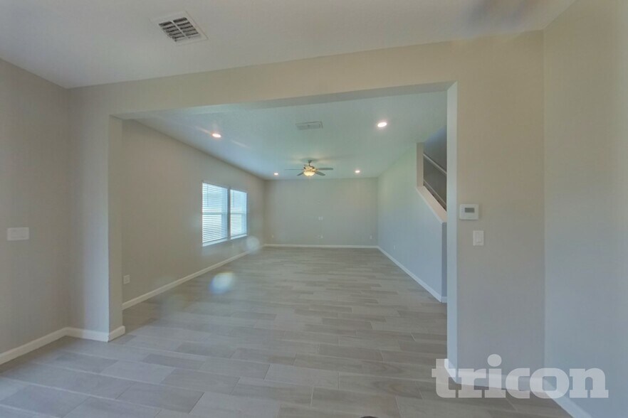 Building Photo - 9762 Lemon Grass Ln