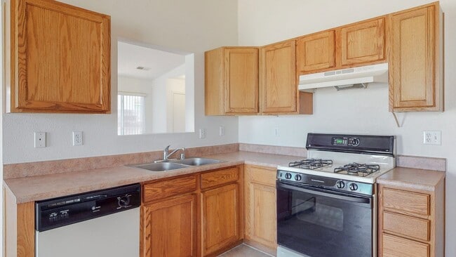 Building Photo - Lovely 3 bedroom home in convenient location.