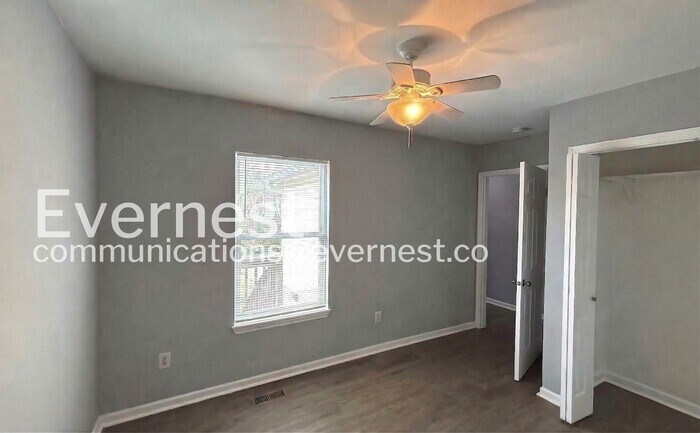 Building Photo - 1300 S Lyerly St