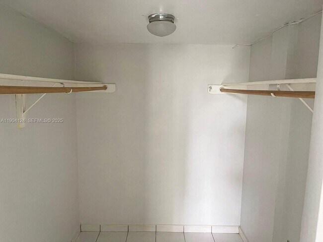 Building Photo - 10090 NW 80th Ct