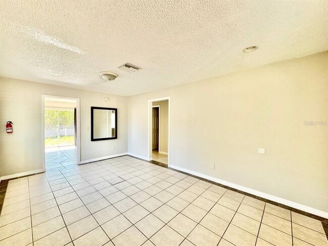 Building Photo - 629 Wildwood Way