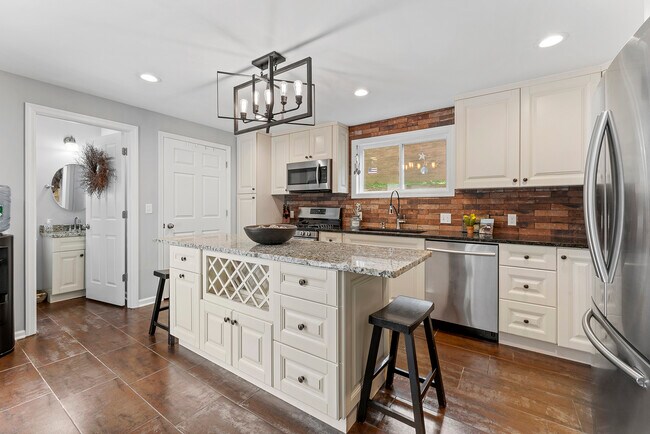 Building Photo - 14 Mc Donald St