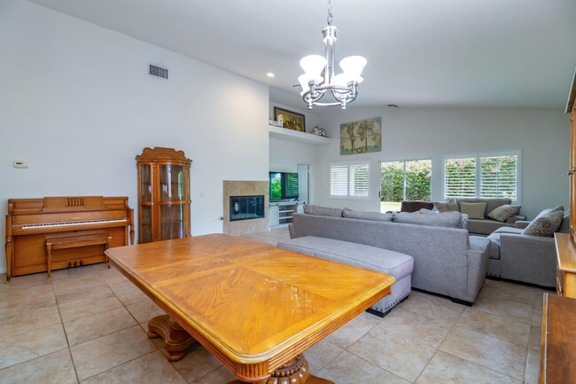Building Photo - 45596 Torrey Pines Ct