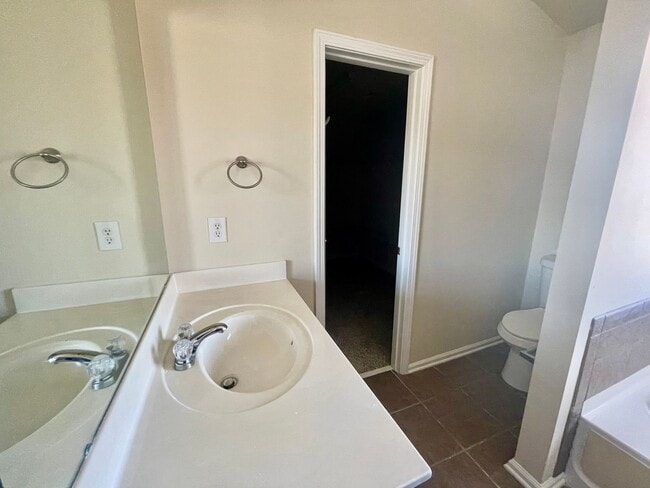 Building Photo - Stunning 5-bedroom, 2.5-bathroom home | Lo...