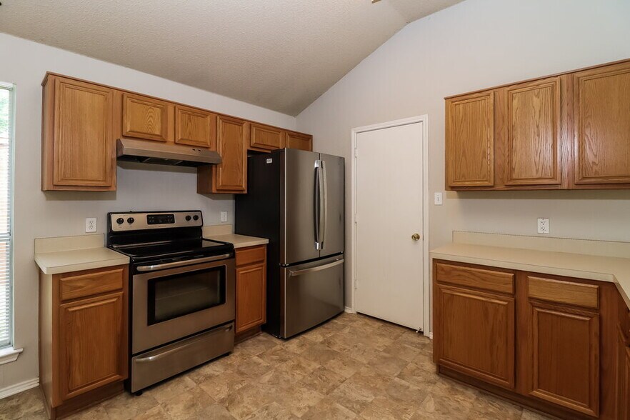 Building Photo - 10662 Flamewood Dr