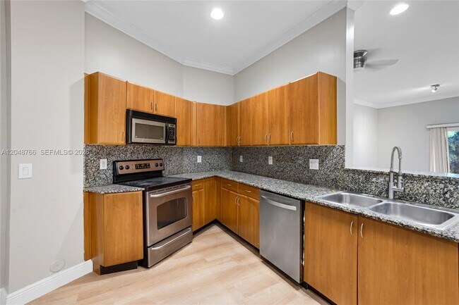 Building Photo - 2929 SW 18th Terrace