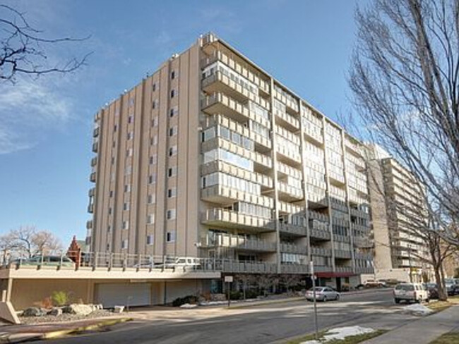 Building Photo - 800 N Washington St