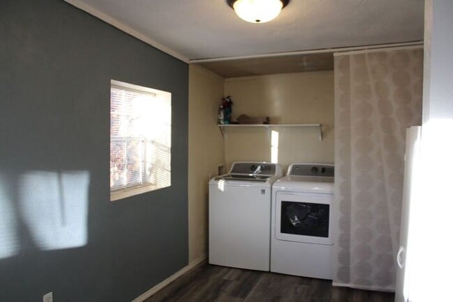 Building Photo - Cozy 2-Bed In Home in Old Colorado City an...