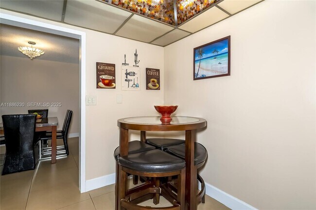 Building Photo - 2030 S Ocean Dr