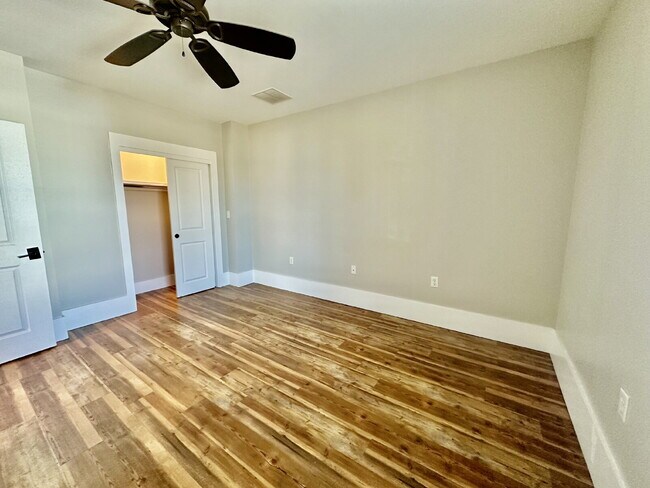 Building Photo - Two Bedroom Condo in the Heart of the Bluffton Promenade!