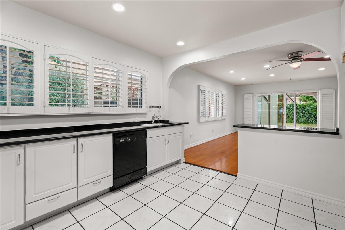 Building Photo - 2126 Selby Ave