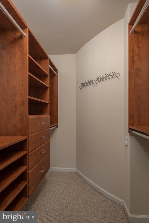 Building Photo - 523 Triadelphia Way