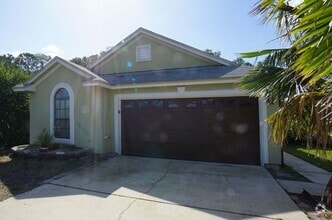 Building Photo - 3 Bed/2 Bath/ 2 Car Garage Home In Villas ...