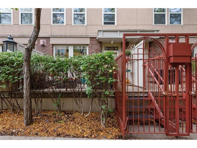 Building Photo - 680 N 2nd St