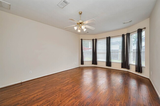 Building Photo - 1007 Riverchase Dr