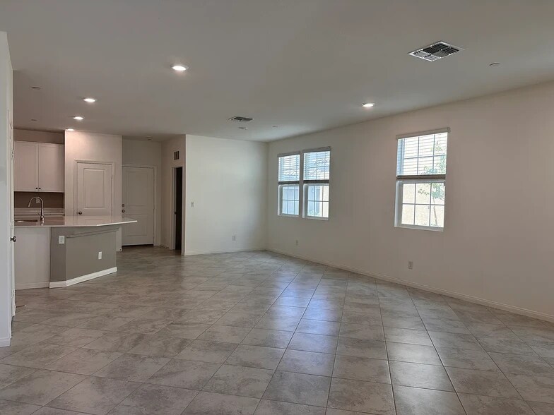 Building Photo - 3270 Trabia Ave