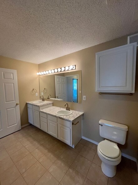 Building Photo - 2010 Shamrock Dr