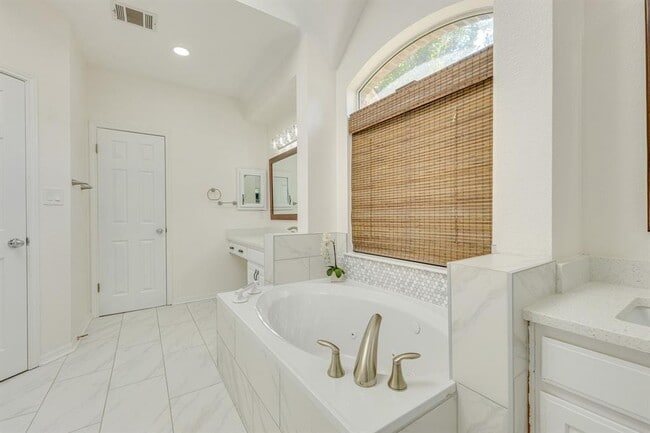 Building Photo - 8908 Pepper Rock Dr