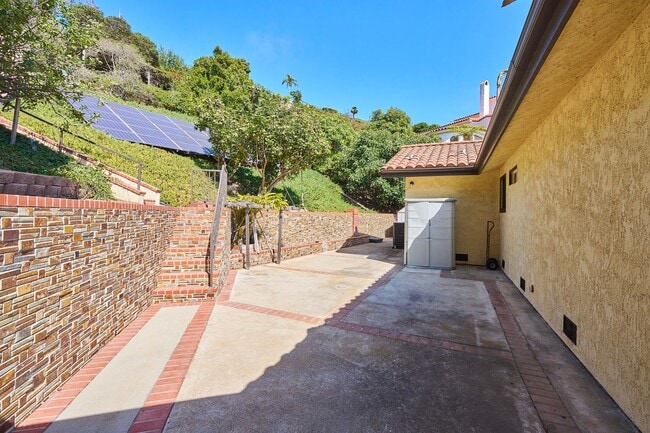 Building Photo - Aqua Vista - Entertainers Playhouse