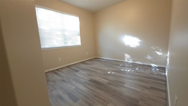 Building Photo - 24503 Lakecrest Bend Dr