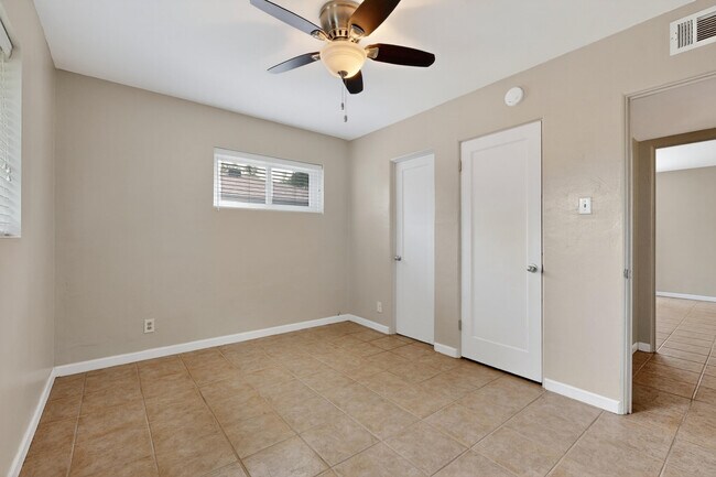 Building Photo - 2020 Hendola Dr NE