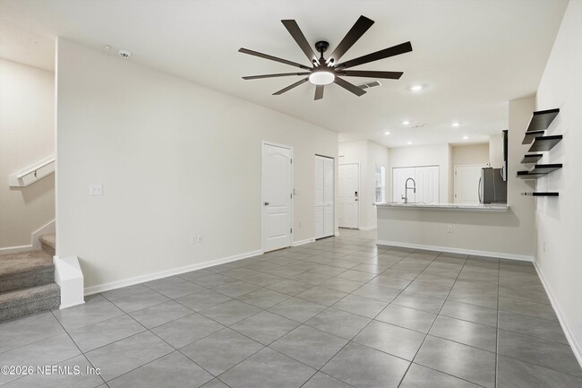 Building Photo - 377 Aralia Ln