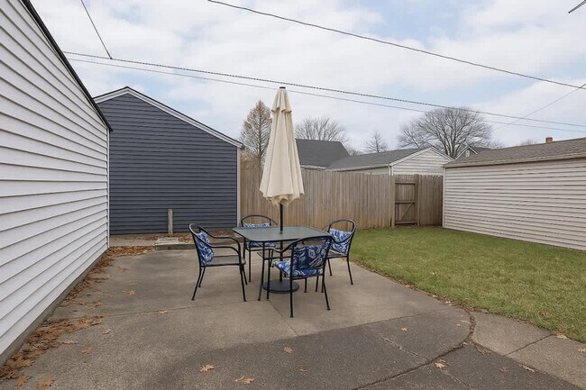 Building Photo - 4040 W 158th St