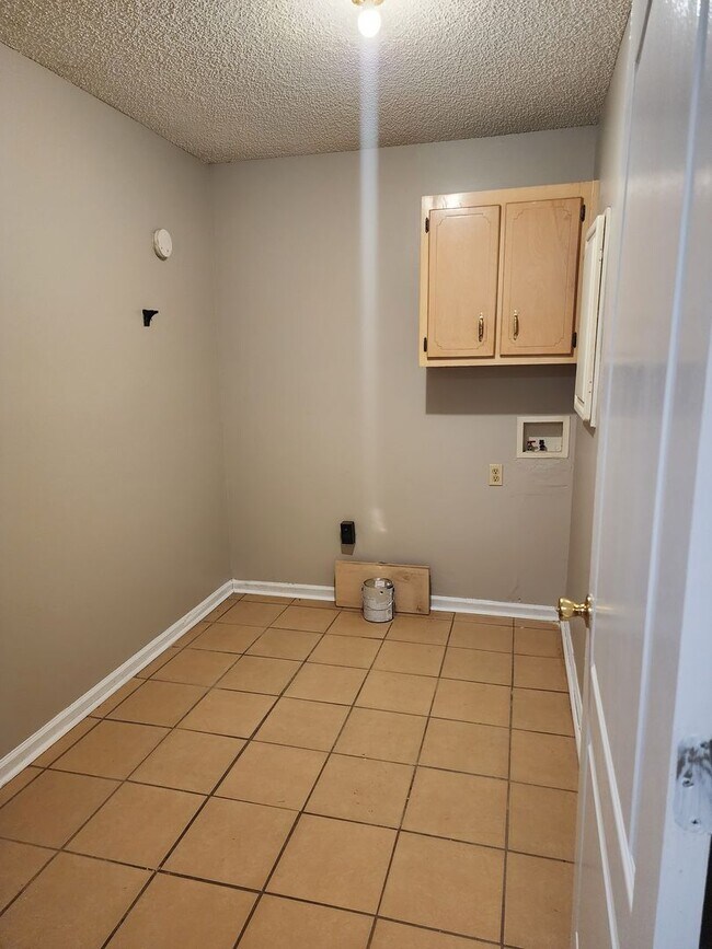 Building Photo - 2710 Java Ct