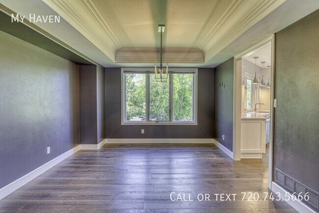 Building Photo - Stunning Heritage West home with all the b...