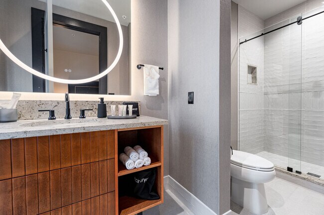 Building Photo - 1011 Canal St