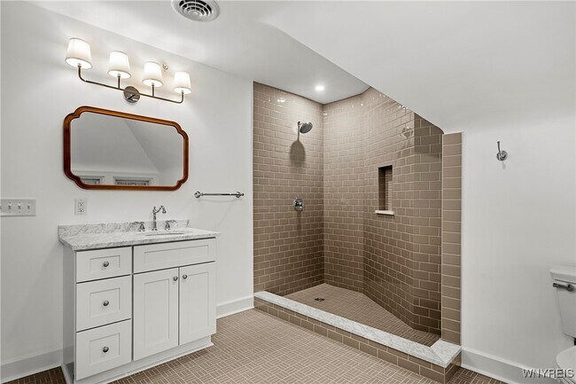 Building Photo - 681 Lafayette Ave