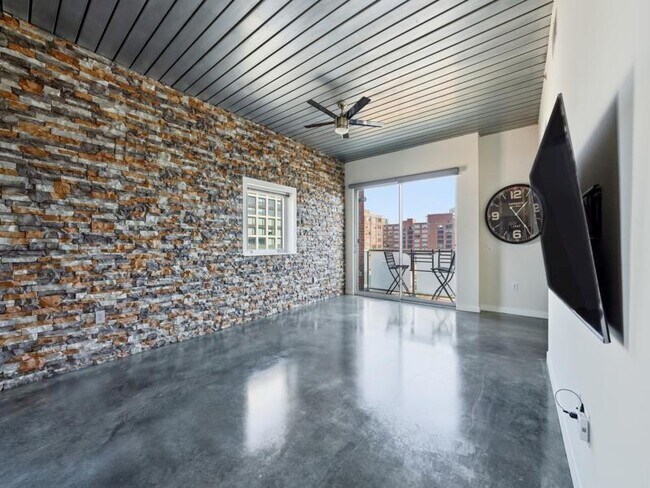 Building Photo - 620 Glen Iris Dr NE