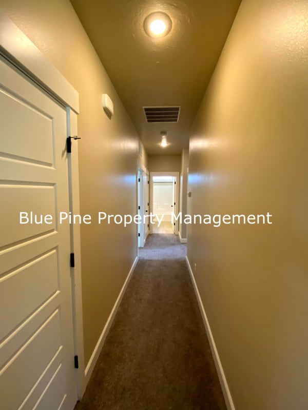 Building Photo - 3312 E Edwards Dr