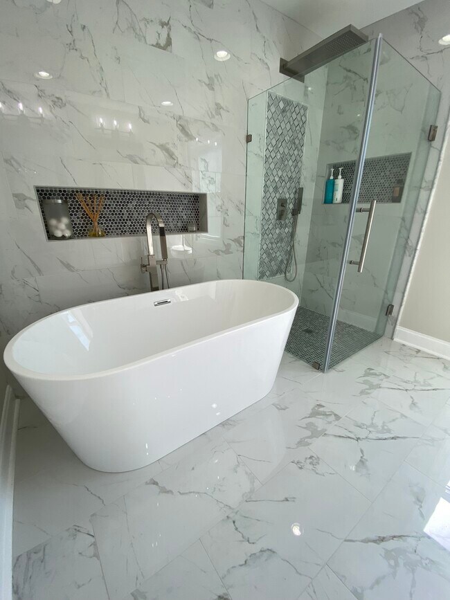 Bathroom #1 - 809 Braselton Hwy