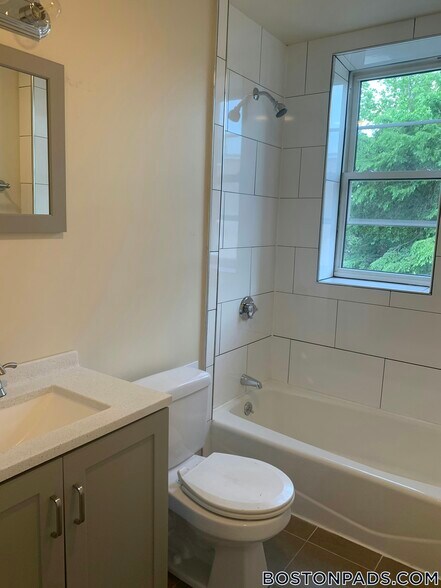 Building Photo - 126 Warren St