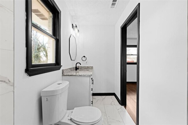 Building Photo - 1628 E Kellogg Cir