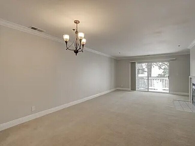 Building Photo - Outstanding 2BD/2BA Condo Near Pleasant Hill BART – Walnut Creek