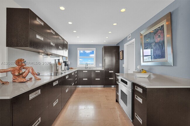 Building Photo - 511 Bayshore Dr