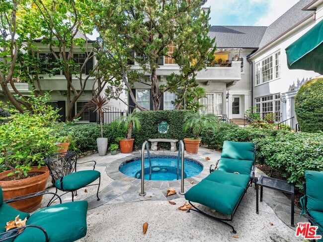 Building Photo - 1321 Hayworth Ave