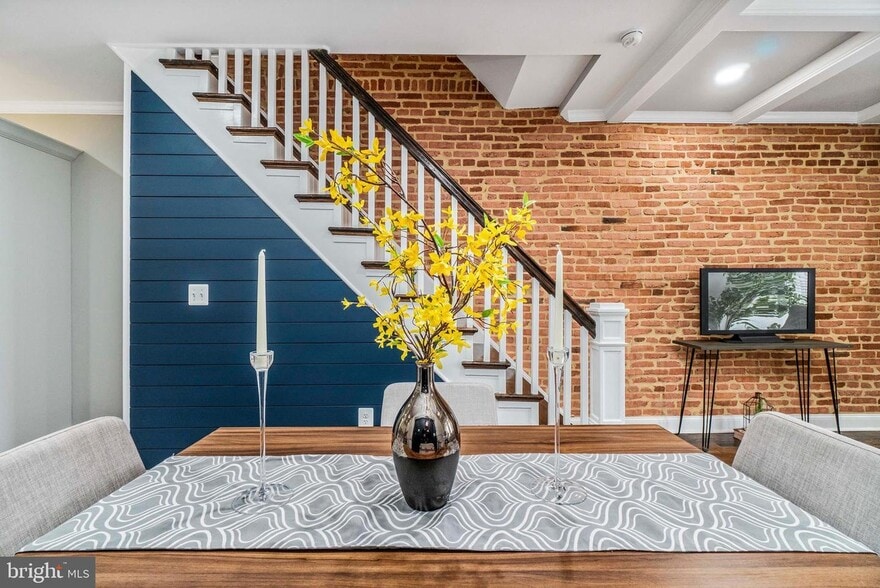 Building Photo - 1530 Covington St