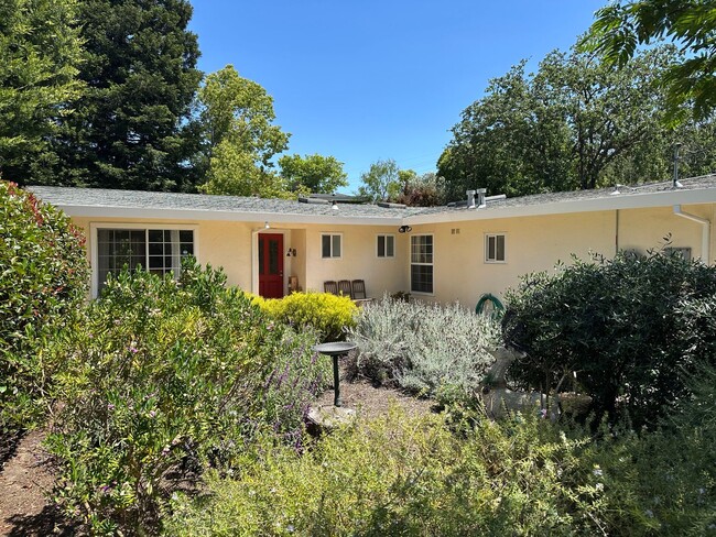 Building Photo - Pretty 3x2 Novato home