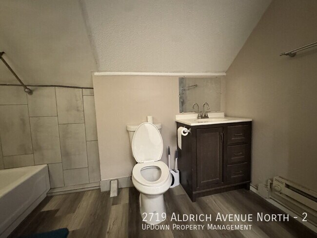 Building Photo - 2719 N Aldrich Ave